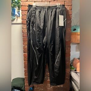 Lululemon license to train Black Track Pants